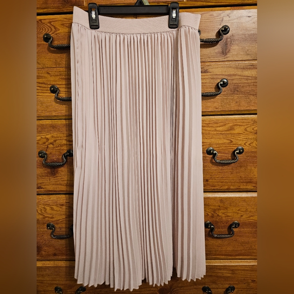Elegant Cream Pleated Skirt